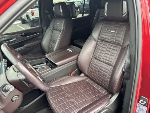 Used 2023 Cadillac Escalade ESV Sport Platinum w/ LPO, ONYX Package AWD/4WD image 25