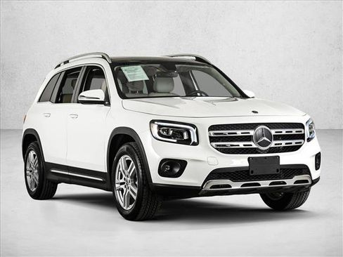 Used 2023 Mercedes-Benz GLB 250 4MATIC image 3