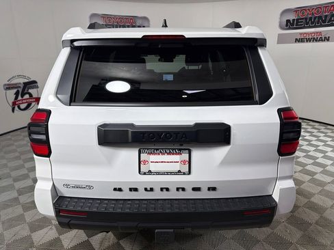 Used 2025 Toyota 4Runner SR5 AWD/4WD image 4