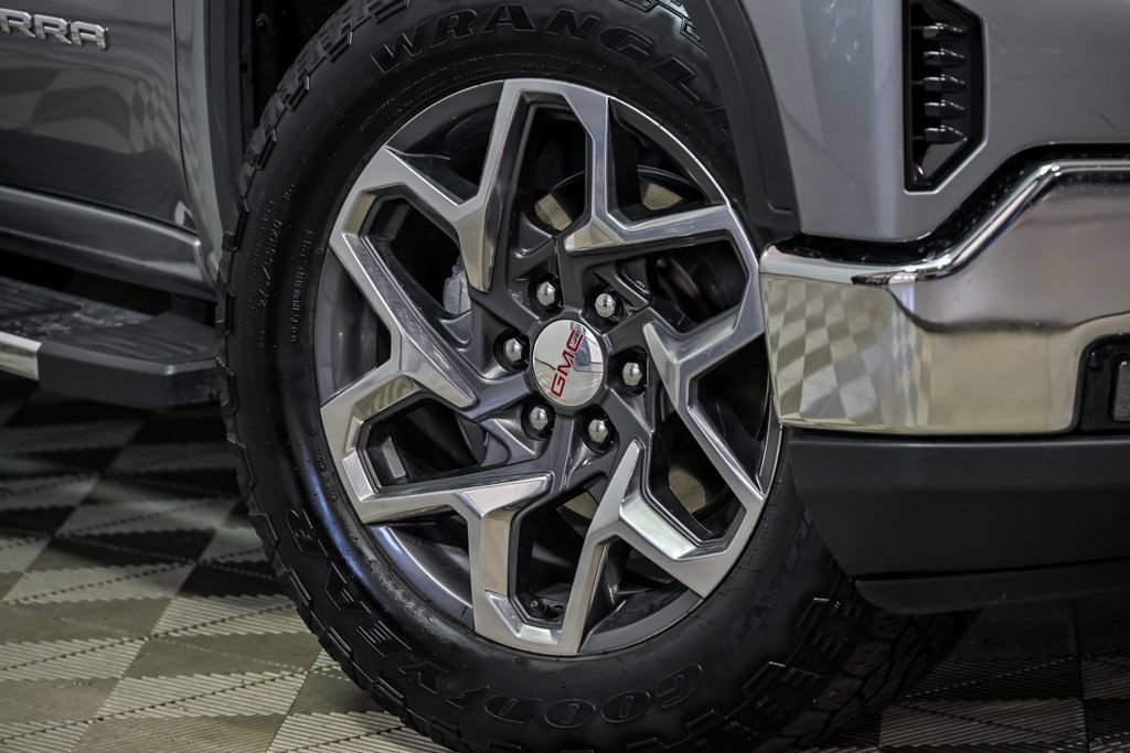 Used 2024 GMC Sierra 1500 SLT w/ SLT Premium Plus Package AWD/4WD image 3