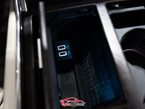 Used 2018 Lincoln Navigator Select w/ Technology Package image 40