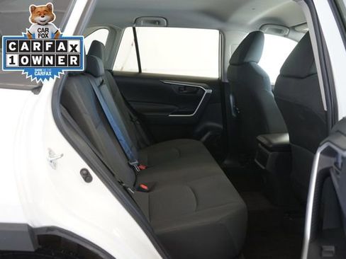 Used 2021 Toyota RAV4 LE image 29