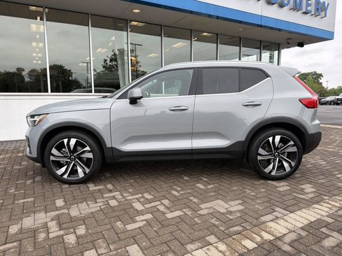 Used 2024 Volvo XC40 B5 Ultimate w/ Protection Package Premier AWD/4WD image 2