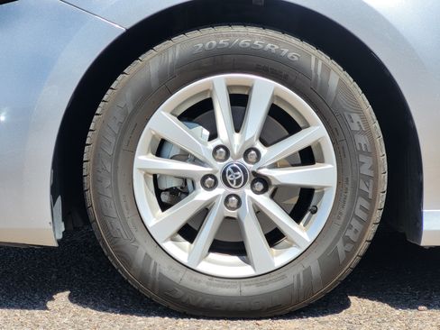 Used 2025 Toyota Camry LE FWD image 10
