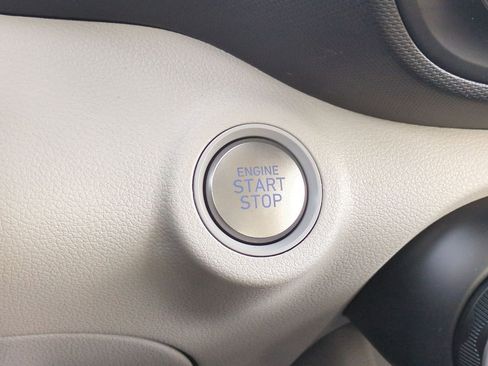 Used 2025 Hyundai Venue SEL image 16