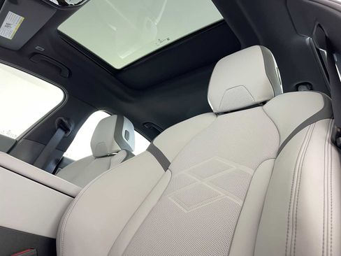 New 2026 BMW i5 eDrive40 image 17