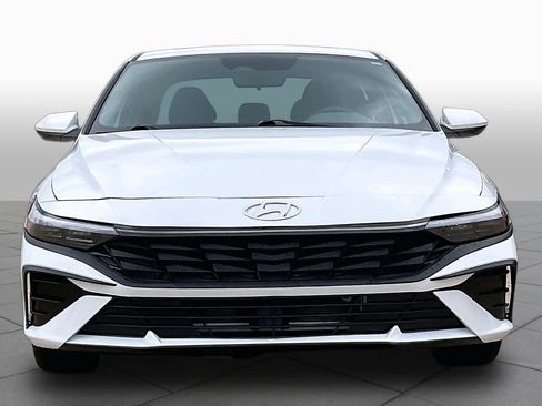 Used 2025 Hyundai Elantra SEL FWD image 5