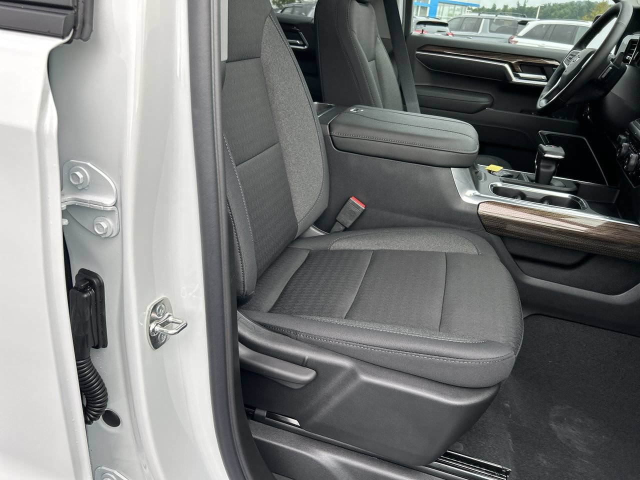 New 2026 Chevrolet Silverado 1500 RST w/ Redline Edition AWD/4WD image 16