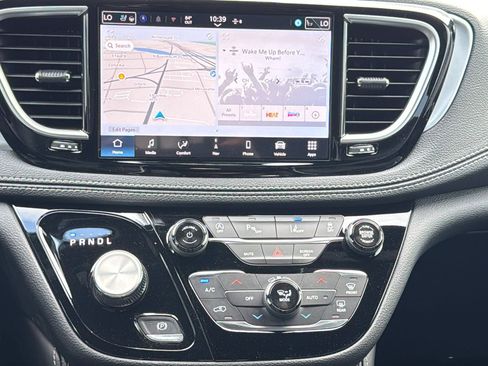 New 2026 Chrysler Pacifica Select FWD image 18