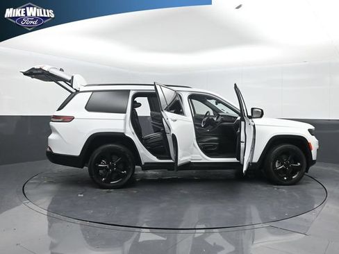 Used 2023 Jeep Grand Cherokee L Laredo AWD/4WD image 27