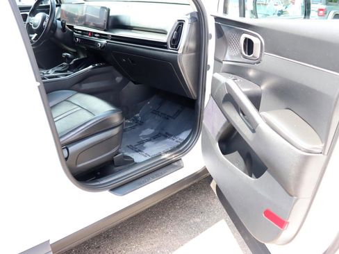 Used 2024 Kia Sorento S FWD image 17