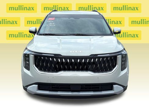 Used 2025 Kia Carnival EX FWD image 22
