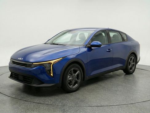 Used 2025 Kia K4 LXS image 3