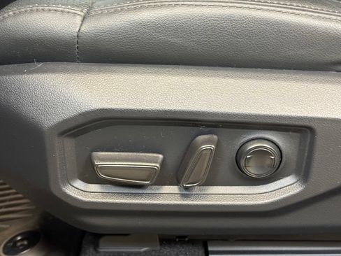 Used 2024 Toyota Tundra Limited AWD/4WD image 12