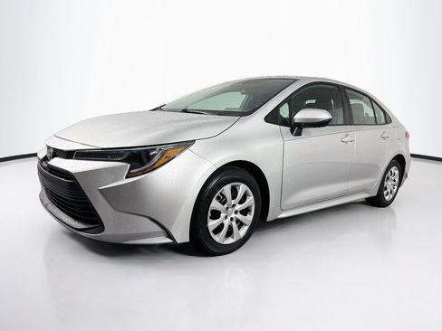 Used 2024 Toyota Corolla LE FWD image 3