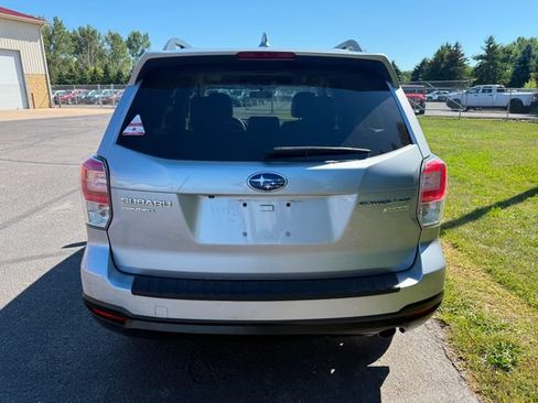 Used 2017 Subaru Forester 2.5i Touring AWD/4WD image 2