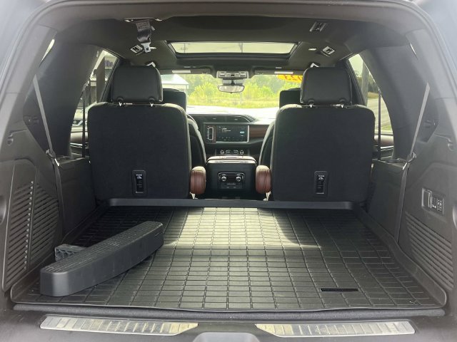 Used 2023 GMC Yukon Denali Ultimate AWD/4WD image 12