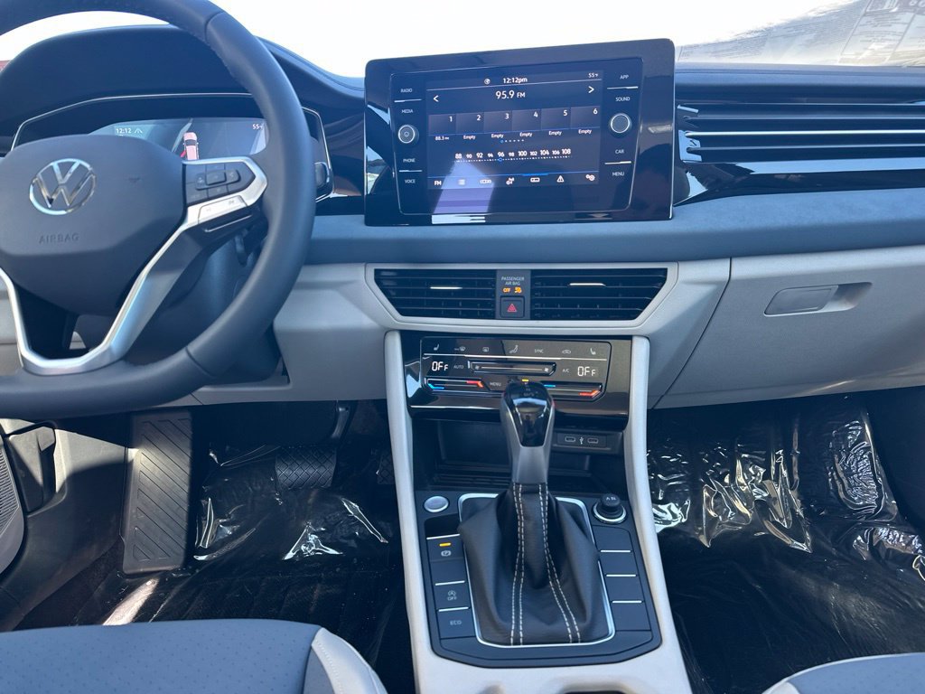 New 2027 Volkswagen Jetta SE FWD image 17