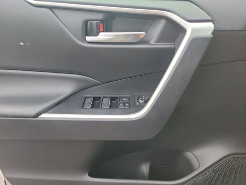 Used 2022 Toyota RAV4 XLE image 15