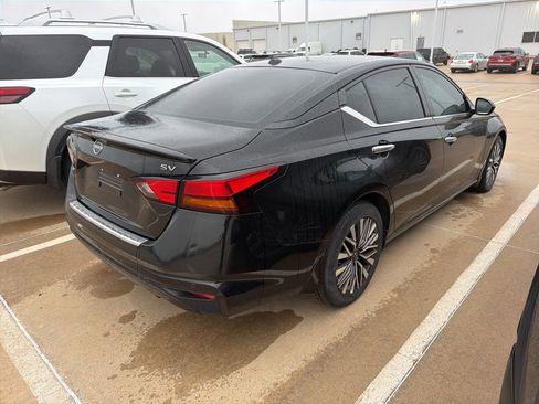 Used 2023 Nissan Altima 2.5 SV image 4