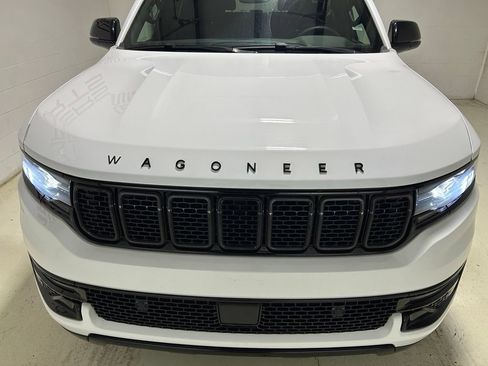 Used 2024 Jeep Wagoneer Series II AWD/4WD image 9