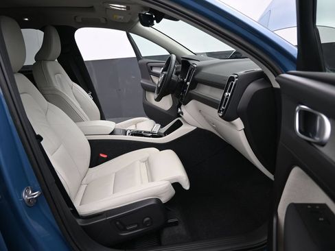 Certified 2023 Volvo XC40 B5 Plus w/ Climate Package AWD/4WD image 15