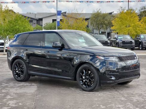 Used 2025 Land Rover Range Rover Sport SE image 3