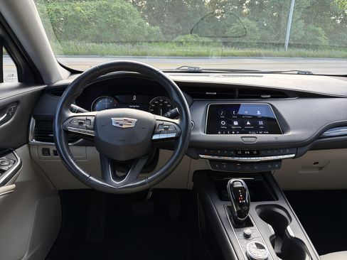 Used 2021 Cadillac XT4 Premium Luxury AWD/4WD image 13
