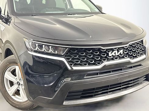 Used 2023 Kia Sorento LX image 44