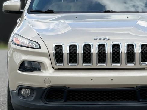Used 2015 Jeep Cherokee Latitude w/ Comfort/Convenience Group FWD image 11
