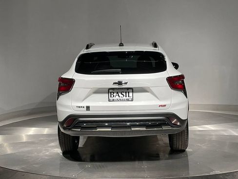 Used 2025 Chevrolet Trax RS FWD image 12