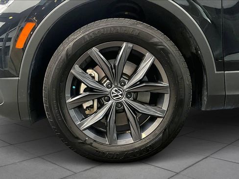 Used 2022 Volkswagen Tiguan SE image 11