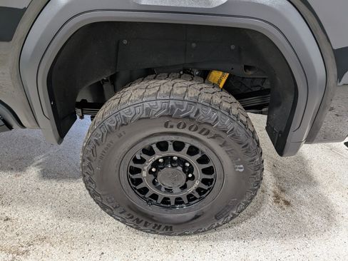 Used 2025 GMC Sierra 2500 AT4X w/ AT4X AEV Edition AWD/4WD image 13
