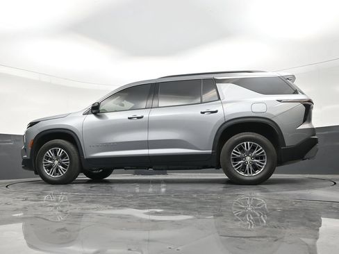 Used 2026 Chevrolet Traverse LT FWD image 19