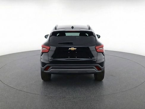 Used 2025 Chevrolet Trax LT w/ LT Convenience Package image 7