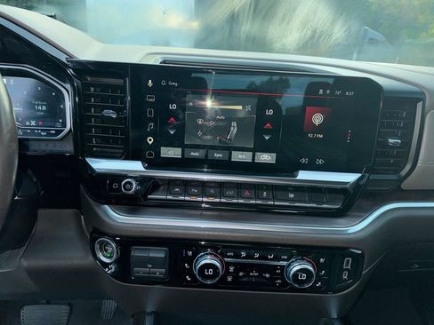 Used 2022 GMC Sierra 1500 SLT w/ SLT Premium Package AWD/4WD image 25