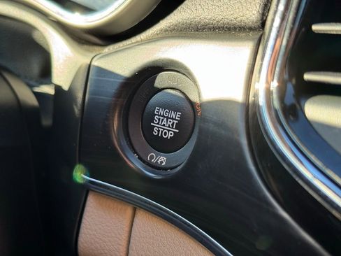 Used 2020 Jeep Grand Cherokee Limited image 39