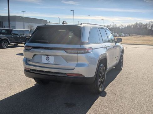 New 2026 Jeep Grand Cherokee Altitude image 5
