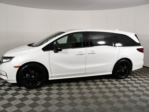 Certified 2023 Honda Odyssey Sport image 9
