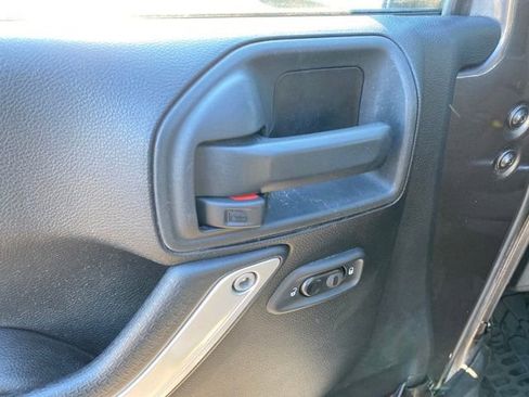 Used 2014 Jeep Wrangler Unlimited Sahara w/ Max Tow Package image 17