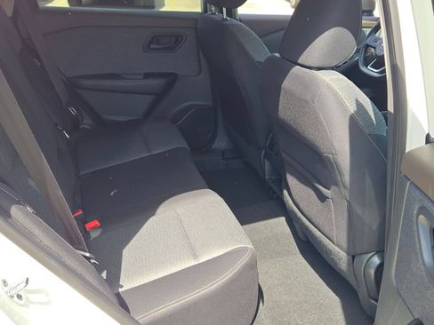 Used 2022 Nissan Rogue S FWD image 7