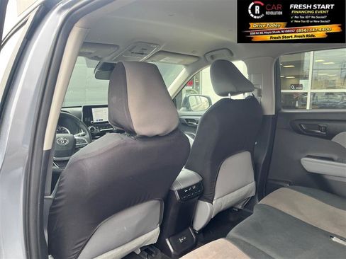 Used 2023 Toyota Highlander LE image 26