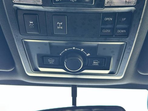 Used 2017 Toyota Tacoma TRD Off-Road AWD/4WD image 36