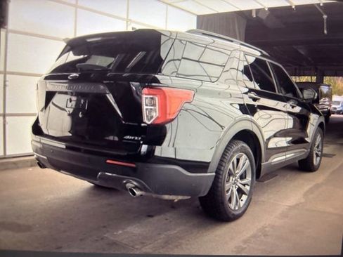 Used 2024 Ford Explorer XLT w/ Equipment Group 202A AWD/4WD image 2