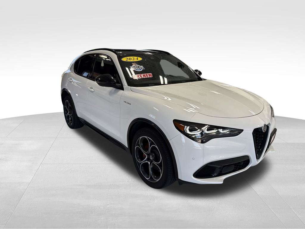 Used 2024 Alfa Romeo Stelvio Veloce AWD/4WD image 11
