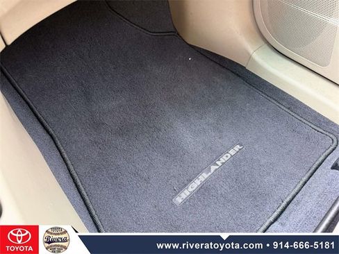 Used 2013 Toyota Highlander Plus image 21