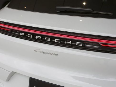 New 2026 Porsche Cayenne AWD/4WD image 15