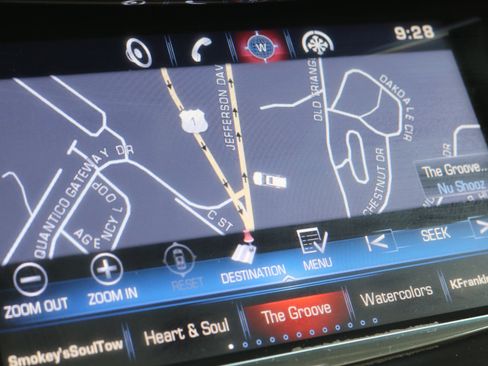 Used 2015 Cadillac Escalade Luxury image 16