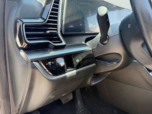 Used 2025 Kia Sportage EX FWD image 13