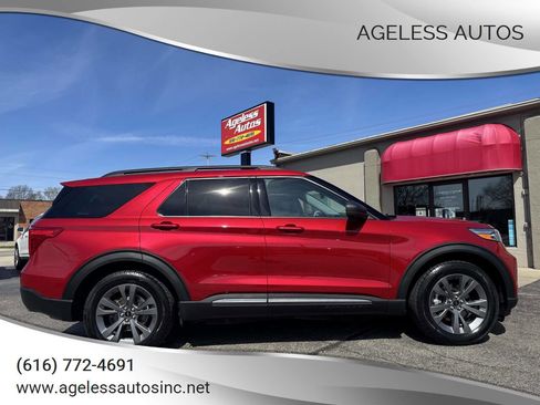 Used 2021 Ford Explorer XLT w/ Equipment Group 202A AWD/4WD image 1